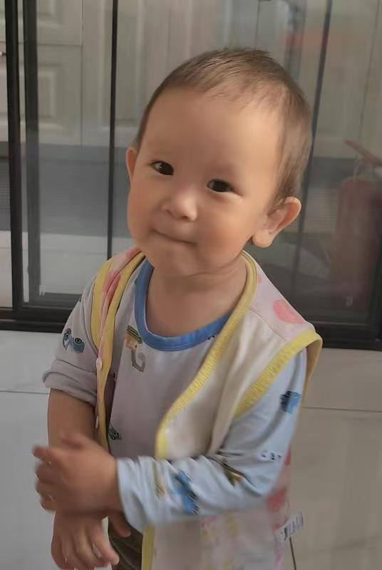 Portrait of Chen, a young child supported by Heart to Heart